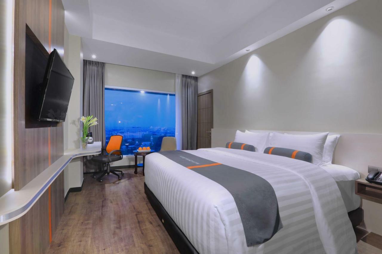 Harper Wahid Hasyim Medan By Aston Hotel Buitenkant foto